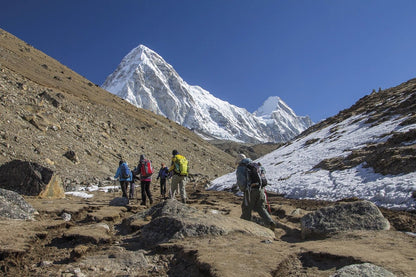 Everest: A Trekker's Guide - Radek Kucharski - Vertura